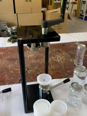 Manual can sealing machine