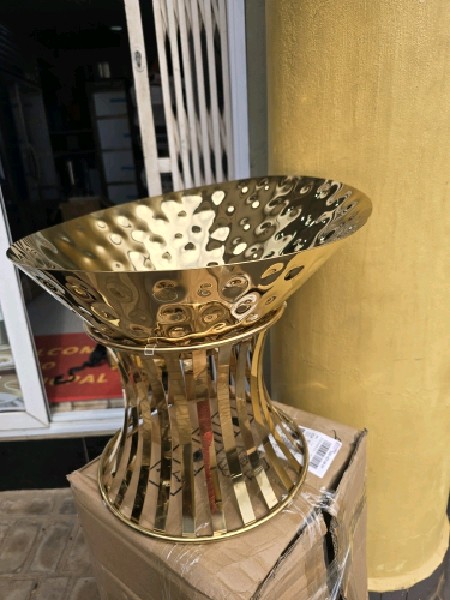 Salad bowl with stand
